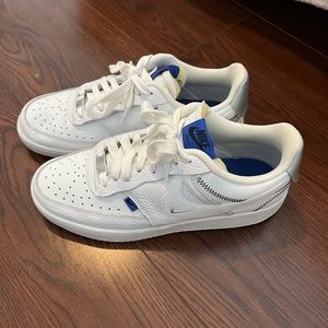 Nike Women’s Court Vision Low SE / white metallic